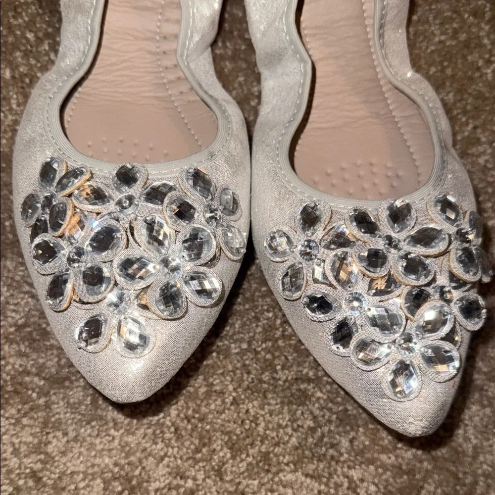 Chic Silver Foldable Flats with Floral Detail - size 42 - Picture 3 of 6